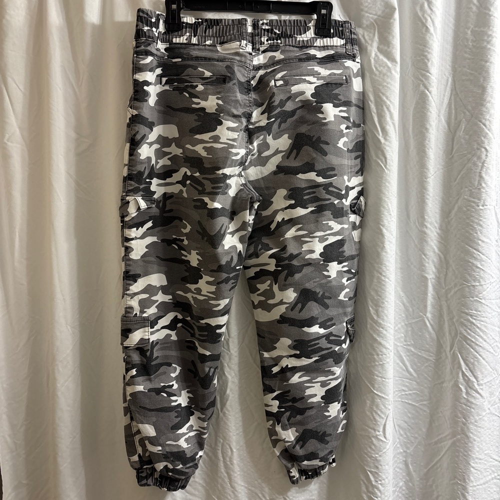 V.I.P. Capris. Size 14. 24” Inseam. - Picture 2 of 3